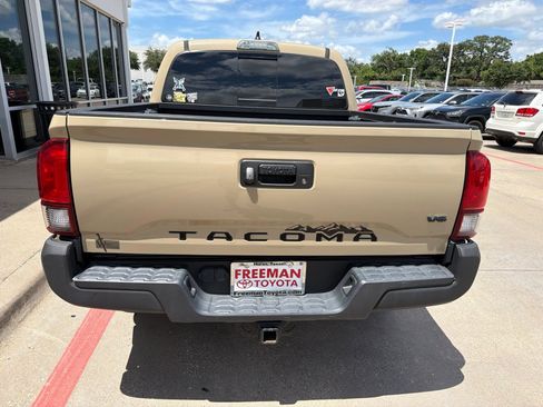 Used 2018 Toyota Tacoma SR5 RWD image 6