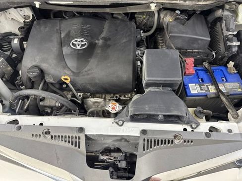 Used 2019 Toyota Sienna Limited Premium FWD image 19
