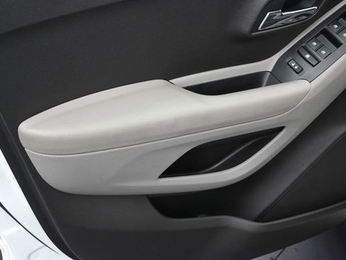 Used 2016 Chevrolet Trax LT FWD image 10