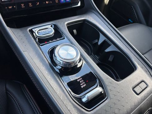 Used 2024 Jeep Wagoneer Launch Edition image 25