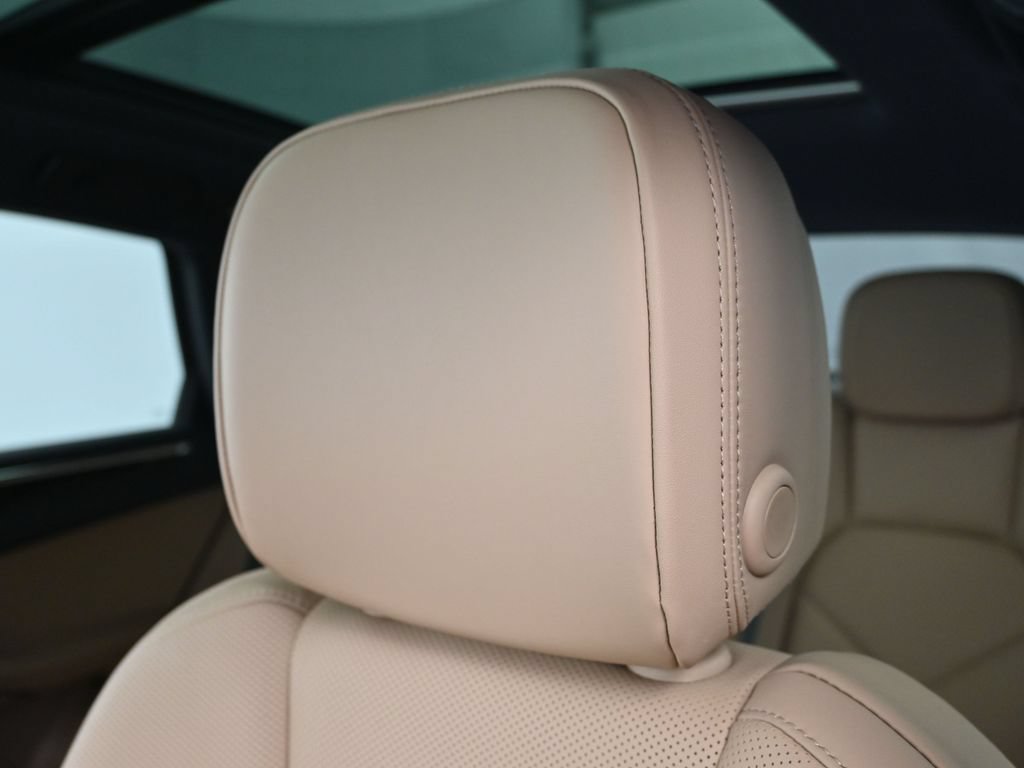 Certified 2026 Porsche Macan AWD/4WD image 20