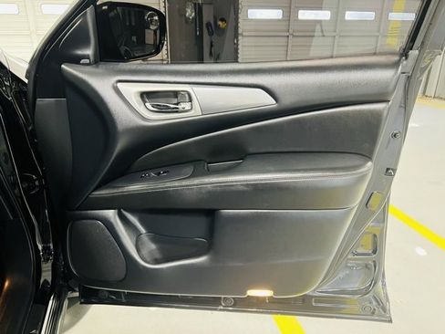 Used 2018 Nissan Pathfinder SL w/ Midnight Edition Package image 37
