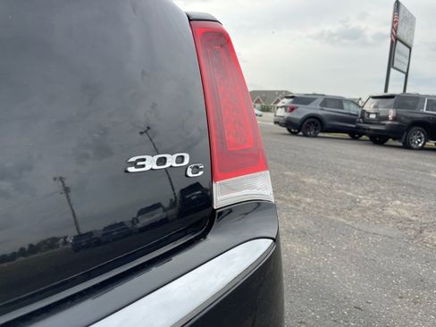 Used 2017 Chrysler 300 C image 21