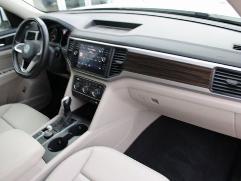 Certified 2021 Volkswagen Atlas SE image 31