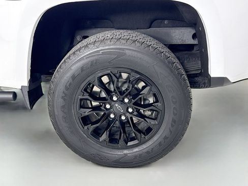 Used 2022 Chevrolet Colorado Z71 AWD/4WD image 29