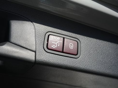 Used 2024 Mercedes-Benz GLS 580 4MATIC image 15