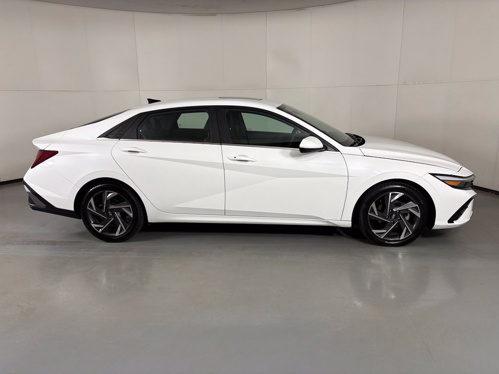 Used 2024 Hyundai Elantra SEL w/ Convenience Package FWD image 9