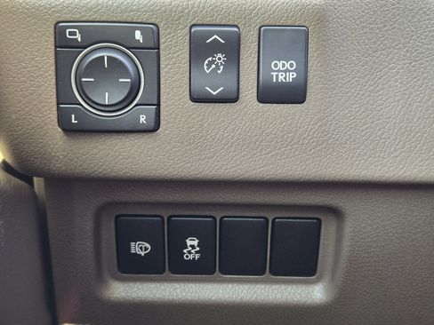 Used 2015 Lexus GX 460 w/ Premium Package AWD/4WD image 30