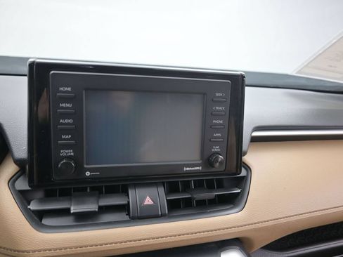 Used 2020 Toyota RAV4 XLE w/ Convenience Package FWD image 13