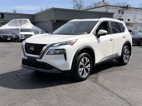 Used 2022 Nissan Rogue SV w/ SV Premium Package image 2