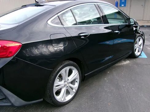 Used 2017 Chevrolet Cruze Premier FWD image 7