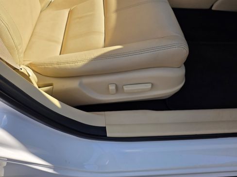 Used 2011 Honda Crosstour EX-L image 28