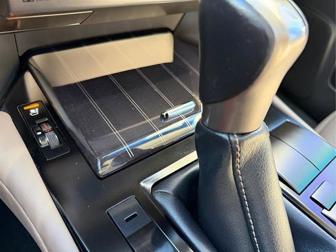 Used 2020 Lexus GX 460 Premium w/ Premium Package image 19