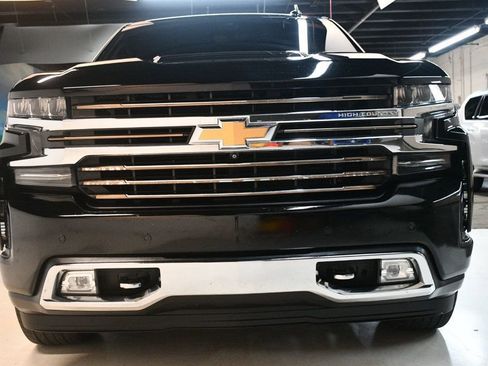 Used 2019 Chevrolet Silverado 1500 High Country w/ High Country Premium Package image 17