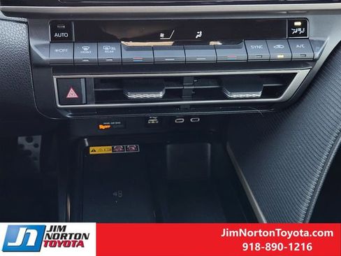 Used 2025 Toyota Camry SE image 21