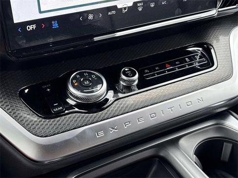 New 2025 Ford Expedition Platinum w/ Stealth Performance Package image 28