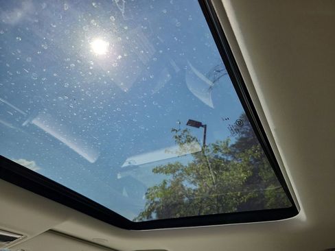 New 2025 Land Rover Discovery Dynamic SE image 27