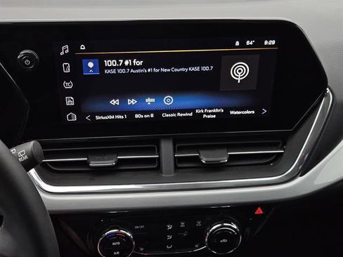 Used 2025 Chevrolet Trax LT w/ LT Convenience Package image 13