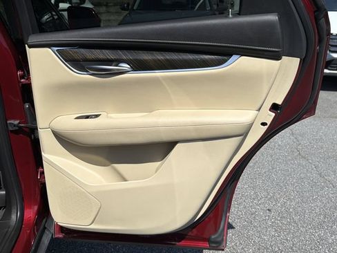 Used 2018 Cadillac XT5 FWD image 18