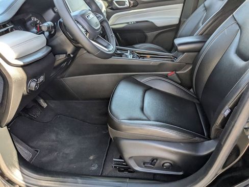 Used 2025 Jeep Compass Limited image 13