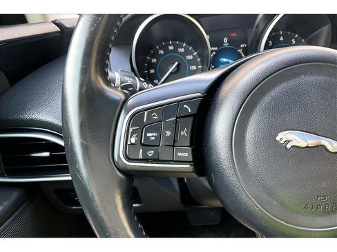 Used 2018 Jaguar XE Premium AWD/4WD image 11