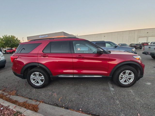 Used 2024 Ford Explorer XLT w/ Equipment Group 202A AWD/4WD image 4