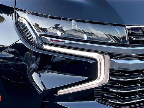 Used 2023 Chevrolet Suburban LT image 28
