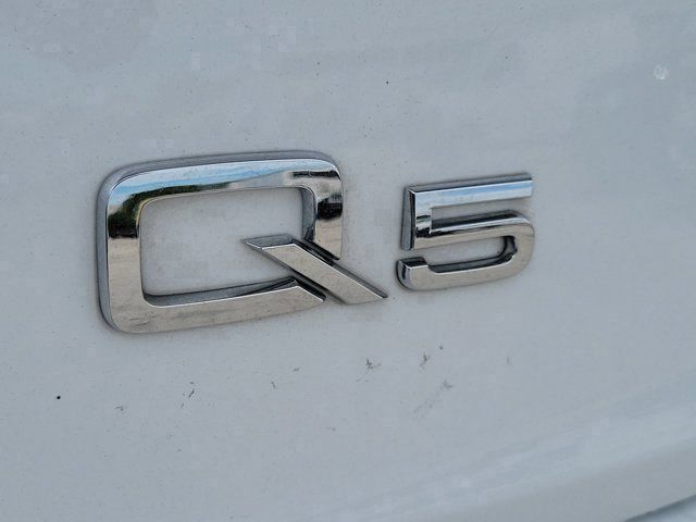 Used 2022 Audi Q5 2.0T Premium w/ Convenience Package AWD/4WD image 12