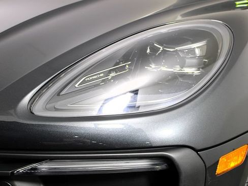 Certified 2023 Porsche Macan AWD/4WD image 11
