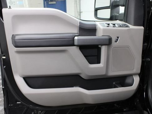 Used 2017 Ford F550 4x4 Crew Cab Super Duty w/ XLT Value Package image 62