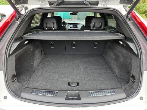 Used 2022 Cadillac XT4 Premium Luxury w/ Cold Weather Package image 30