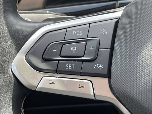 Used 2025 Volkswagen Atlas SE AWD/4WD image 25