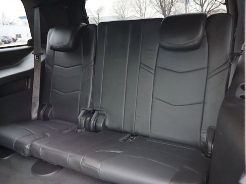 Used 2018 Cadillac Escalade Platinum image 12