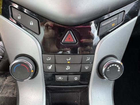 Used 2014 Chevrolet Cruze LT image 18