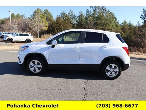 Used 2022 Chevrolet Trax LS w/ Tint and Cruise Package image 4