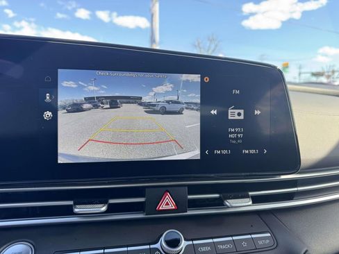 Used 2025 Hyundai Elantra SEL image 24