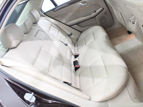 Used 2010 Mercedes-Benz E 350 4MATIC Sedan image 22