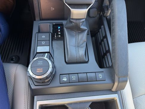 Used 2024 Toyota Tacoma Limited w/ Limited Package (LT) image 17