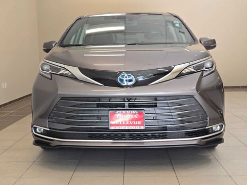 Certified 2024 Toyota Sienna Platinum AWD/4WD image 6
