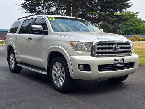 Used 2017 Toyota Sequoia Platinum RWD image 8
