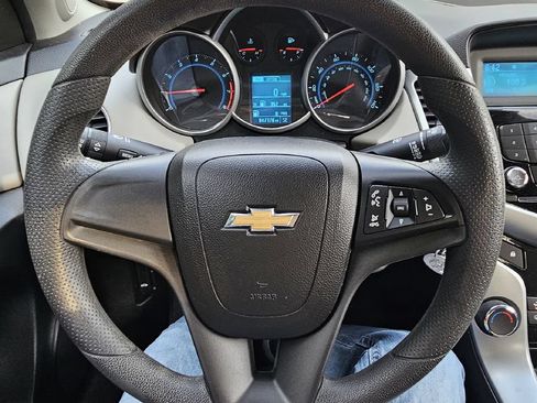 Used 2013 Chevrolet Cruze LS FWD image 14