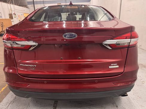 Used 2019 Ford Fusion SE FWD image 5