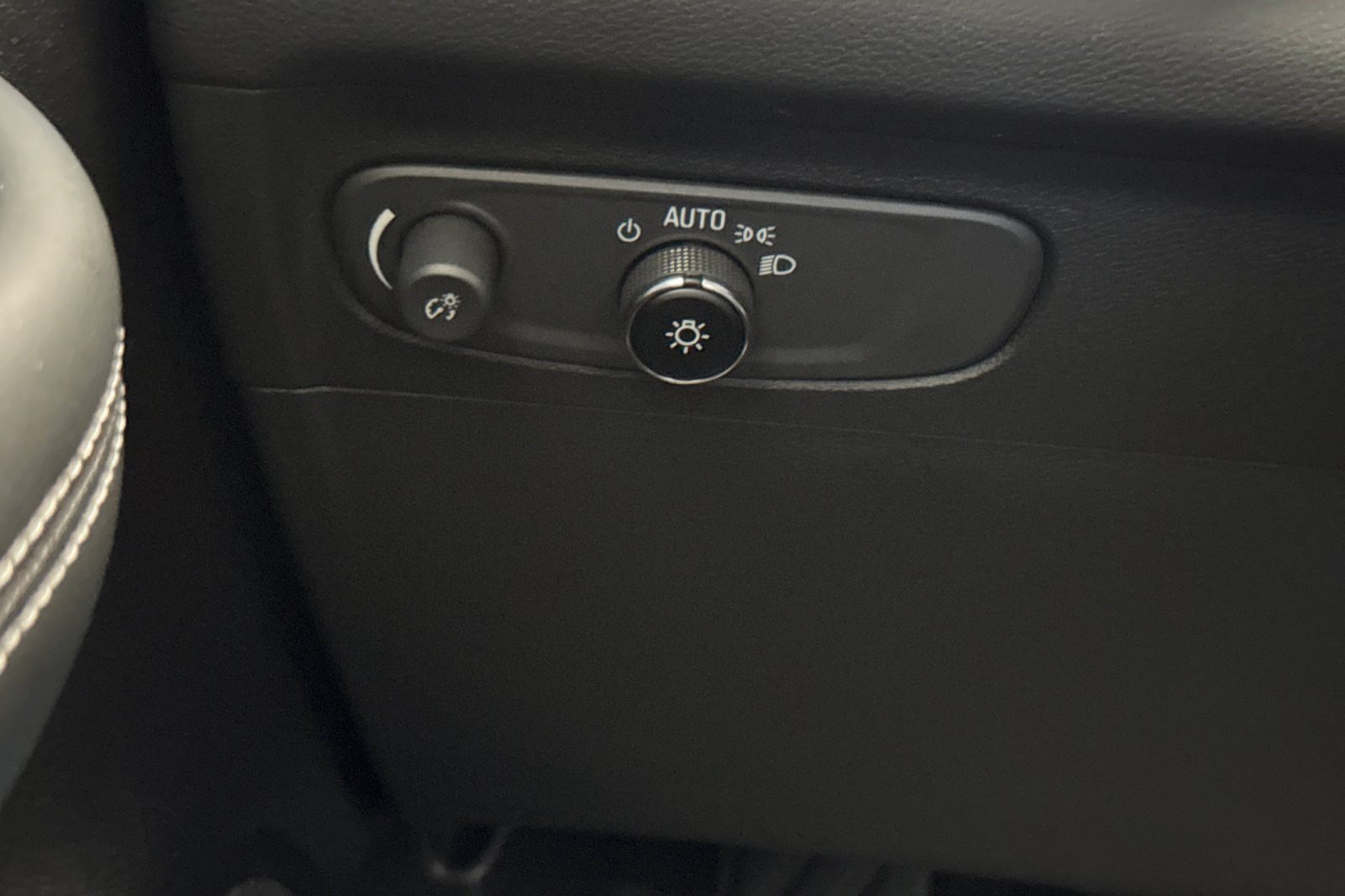 Used 2023 Buick Envision Essence w/ Sport Touring Package AWD/4WD image 36