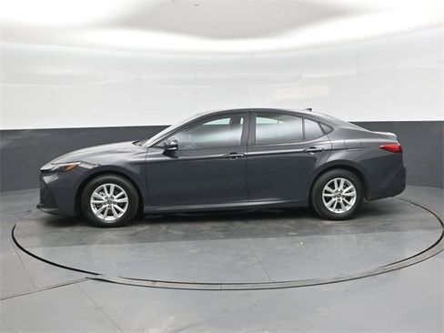 Used 2025 Toyota Camry LE image 7