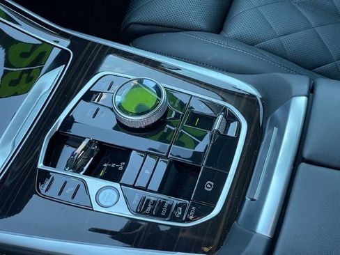 Used 2023 BMW X7 xDrive40i w/ Executive Package image 25