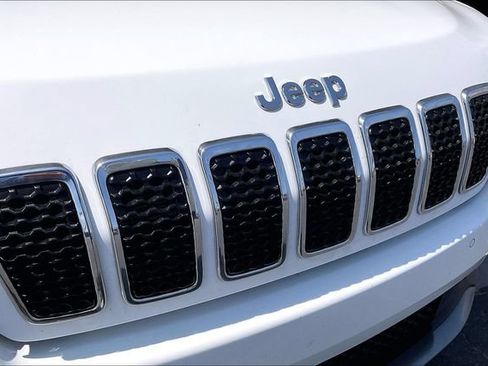 Used 2019 Jeep Cherokee Limited w/ Technology Group FWD image 30