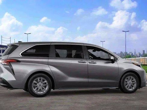 New 2026 Toyota Sienna LE AWD/4WD image 11