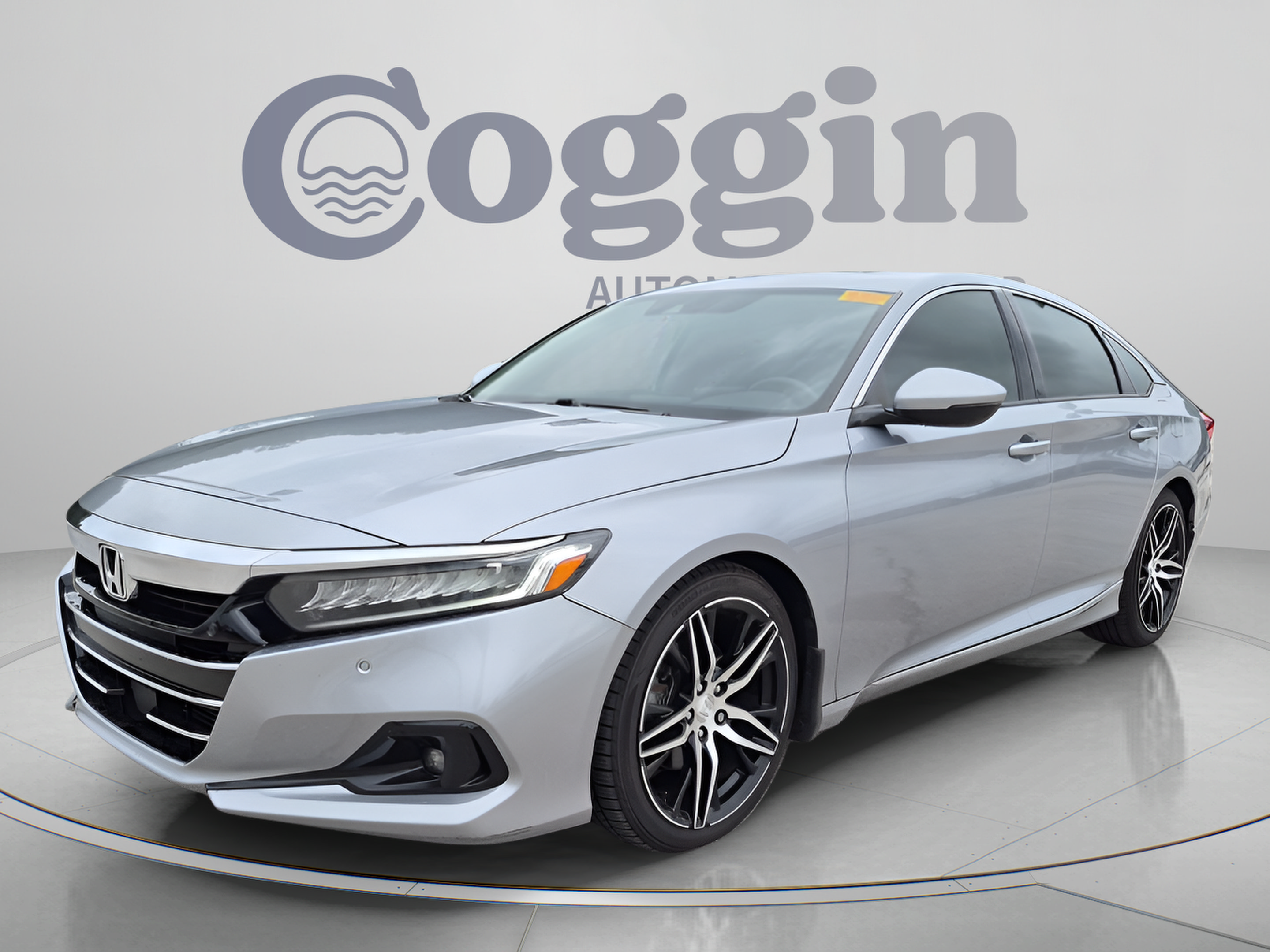 Used 2021 Honda Accord Touring image 2