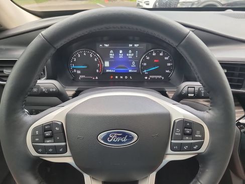 Used 2022 Ford Explorer Limited w/ Equipment Group 301A RWD image 30