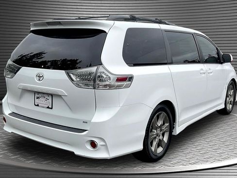 Used 2012 Toyota Sienna SE FWD image 6